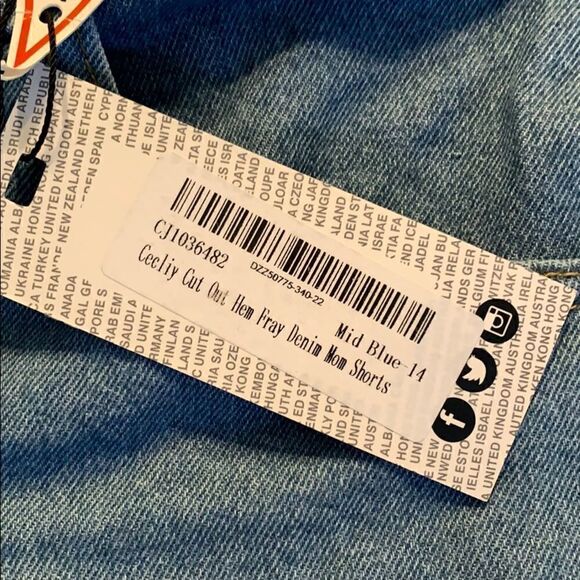 Boohoo Womens Cut Out Hem Fray Denim Mom Shorts | size 10 - Picture 6 of 6